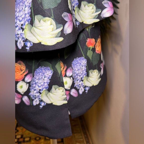 Ted Baker London Amarga Kensington Cold Shoulder Blouse Floral Black EUC 2 Small - Picture 7 of 9